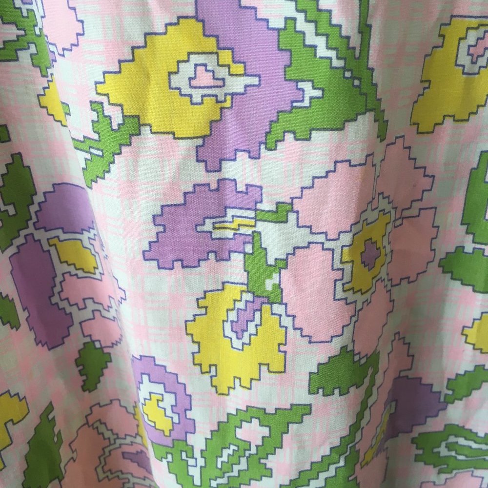 Vintage short sleeve snap button robe house coat dress pink with floral pattern - Picture 9 of 10